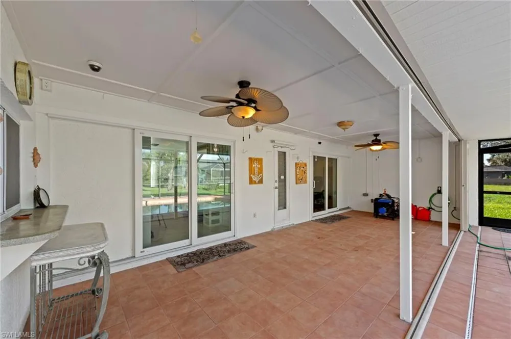 702 SE 10th Avenue Cape Coral, FL 33990