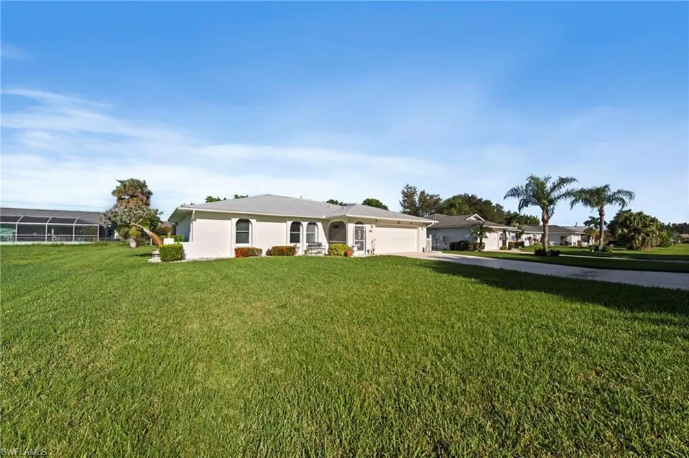 702 SE 10th Avenue Cape Coral, FL 33990