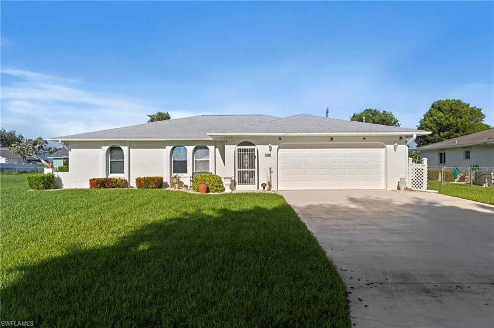 702 SE 10th Avenue Cape Coral, FL 33990