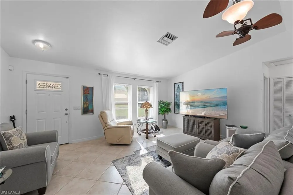 702 SE 10th Avenue Cape Coral, FL 33990
