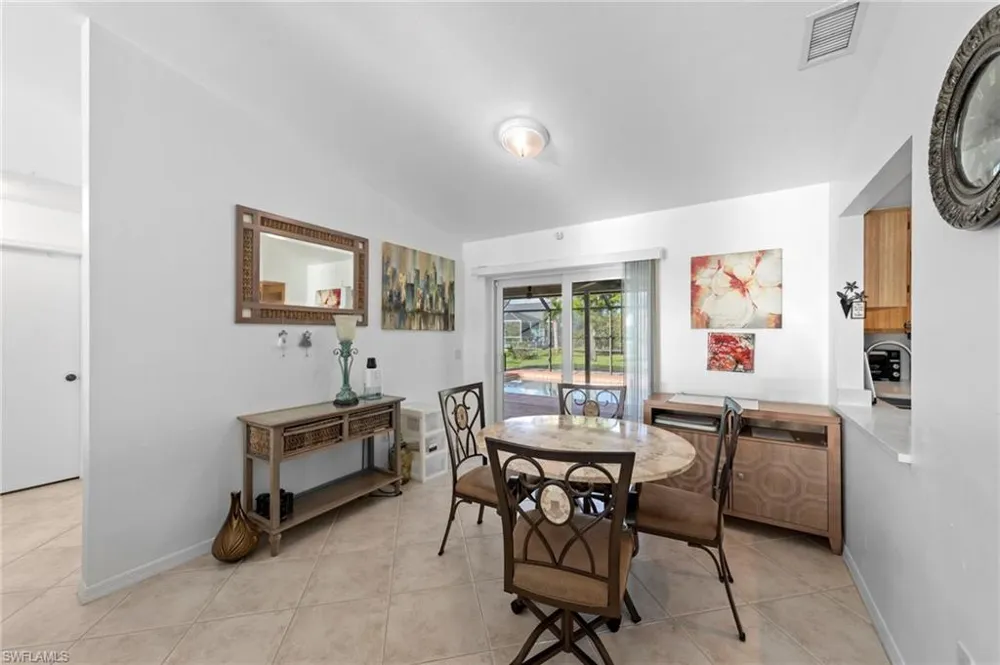 702 SE 10th Avenue Cape Coral, FL 33990