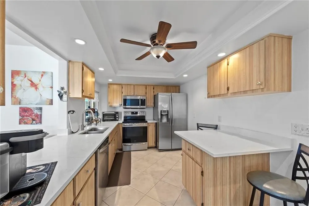 702 SE 10th Avenue Cape Coral, FL 33990