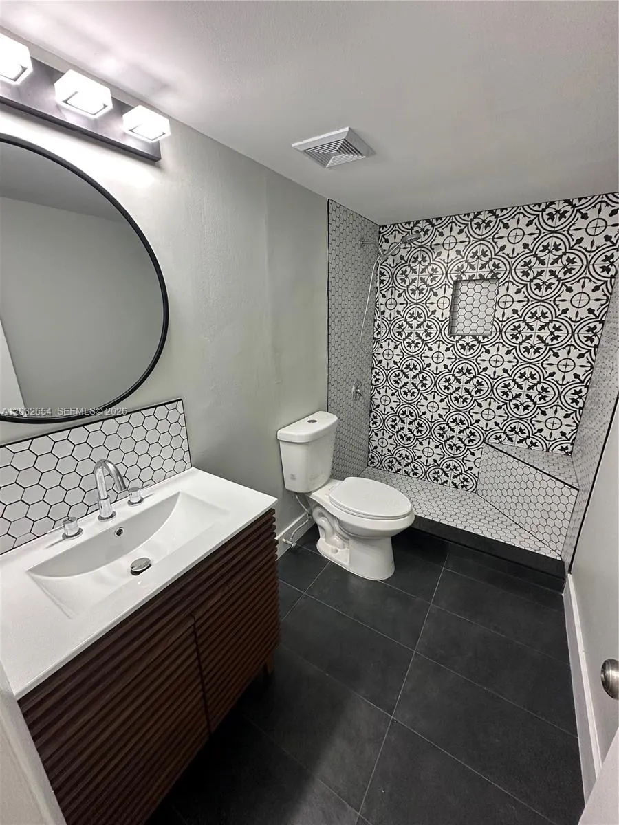 10090 NW 80th Ct #1325 Hialeah Gardens, FL 33016