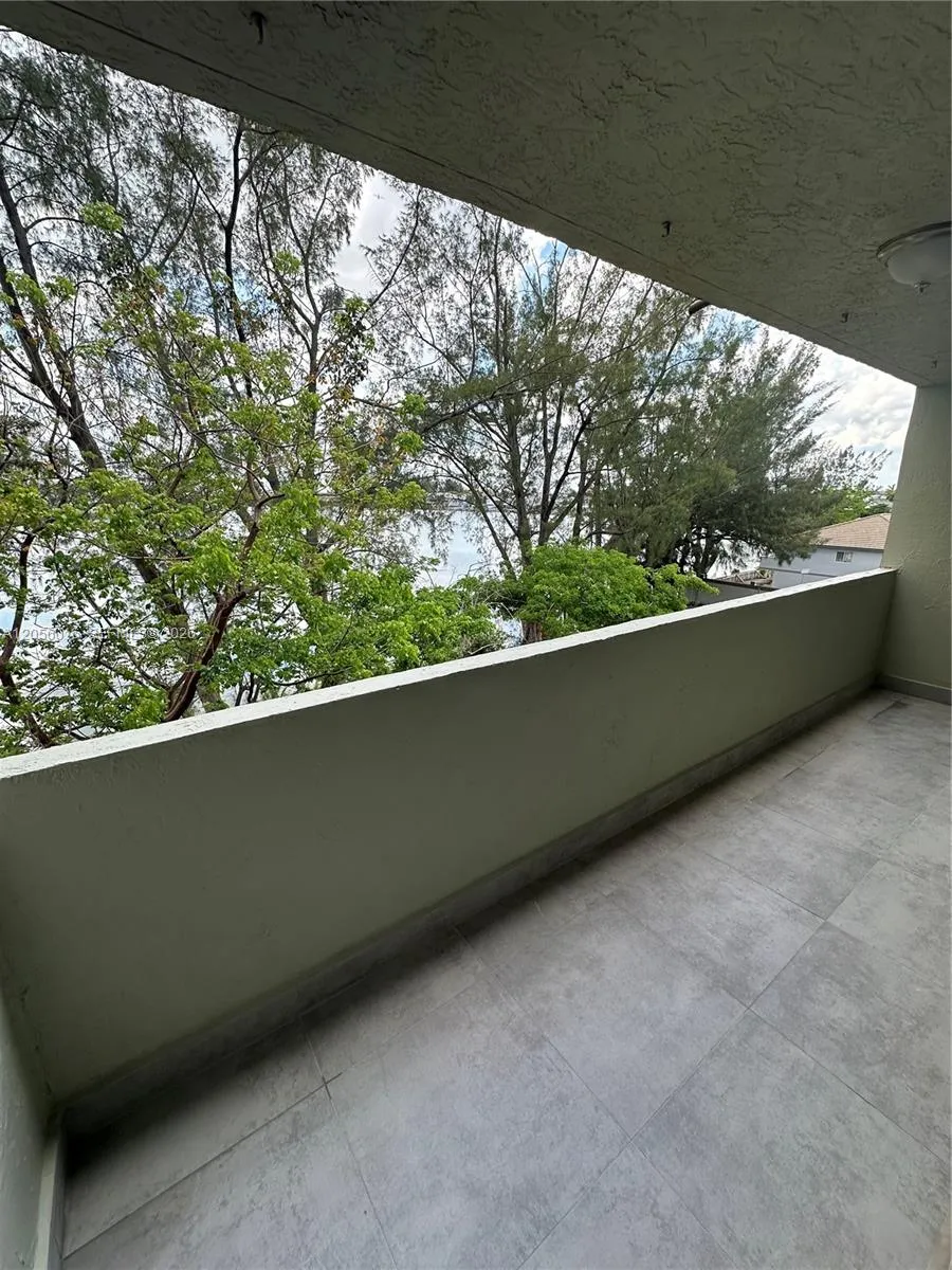10090 NW 80th Ct #1421 Hialeah Gardens, FL 33016