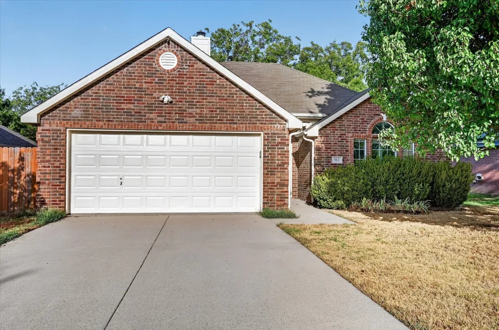 912 Cole Avenue Denton, TX 76208