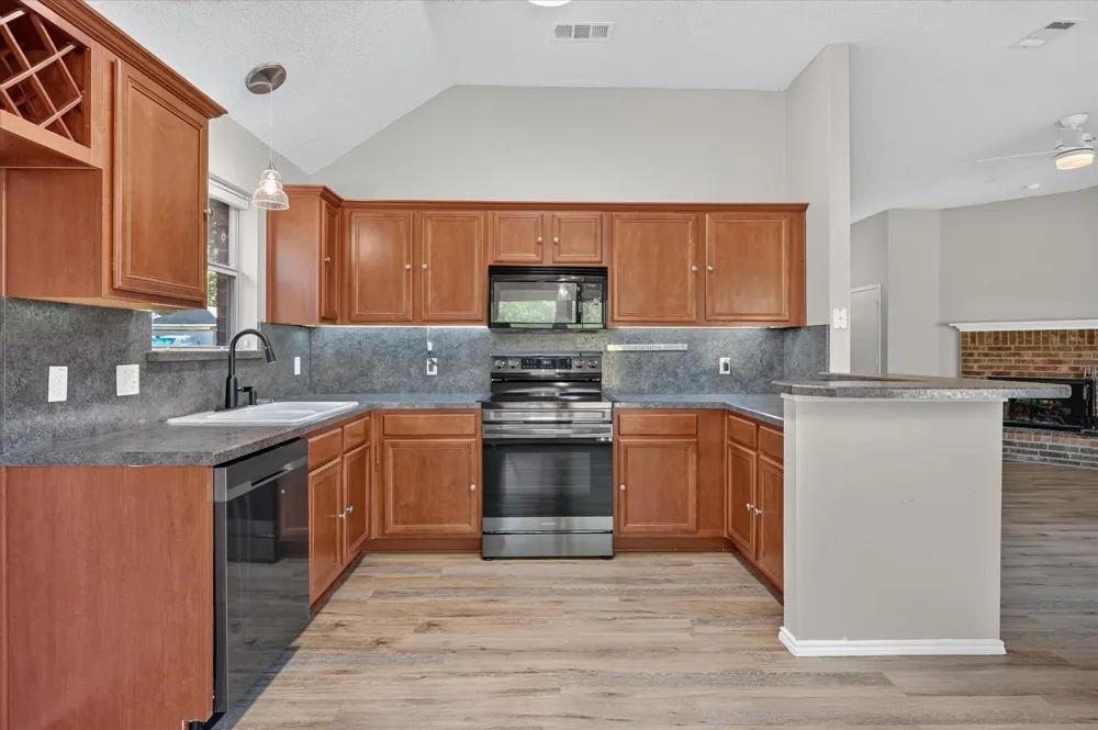 912 Cole Avenue Denton, TX 76208
