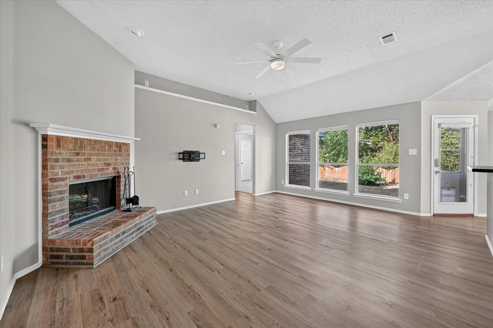 912 Cole Avenue Denton, TX 76208