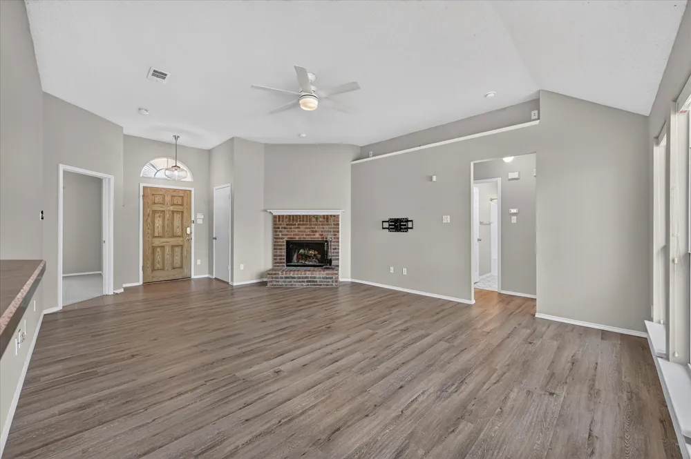 912 Cole Avenue Denton, TX 76208