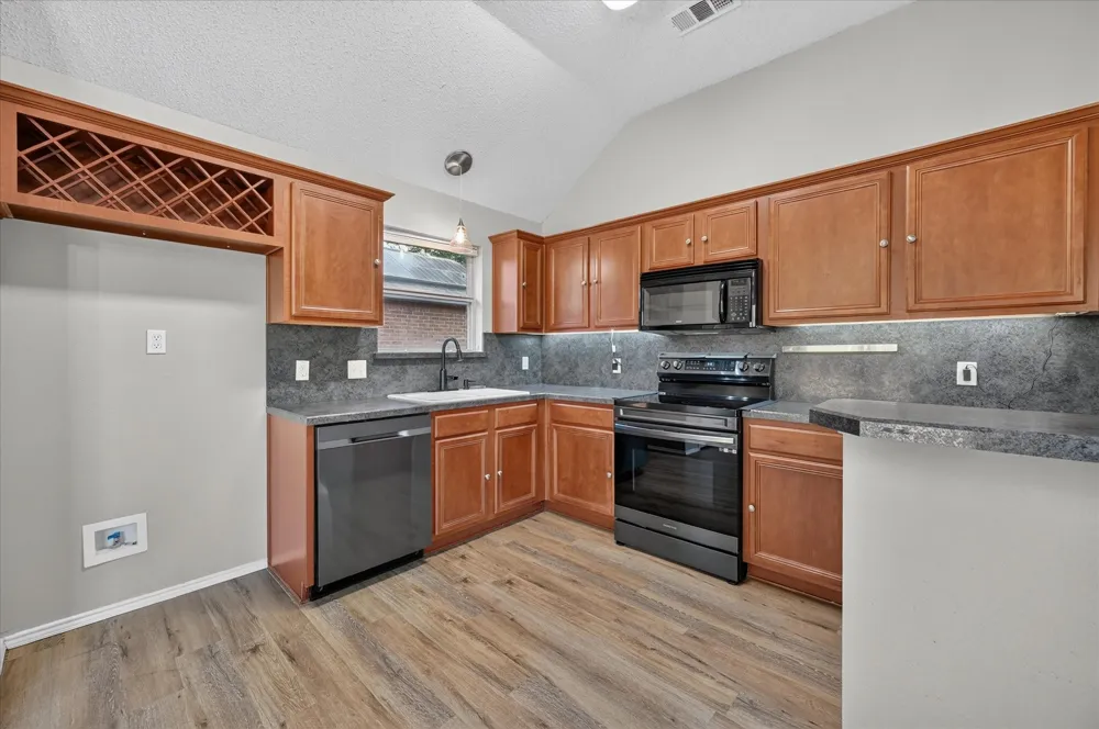 912 Cole Avenue Denton, TX 76208