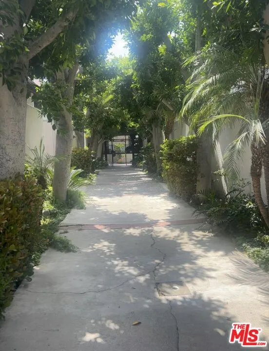 5951 Canterbury Drive #14 Culver City, CA 90230