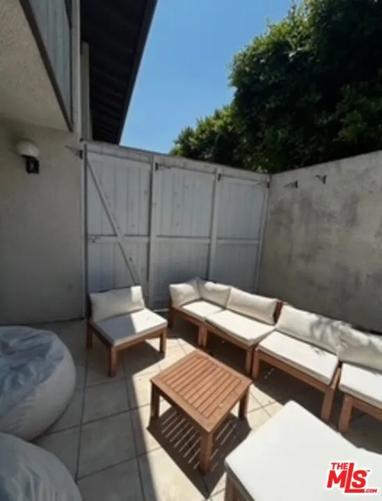 5951 Canterbury Drive #14 Culver City, CA 90230