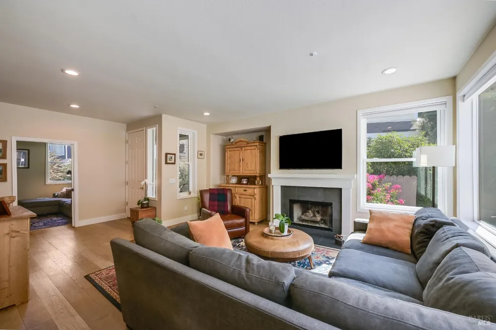 68 Cross Creek Place Larkspur, CA 94939