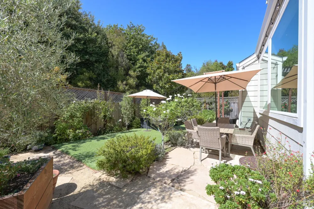 68 Cross Creek Place Larkspur, CA 94939