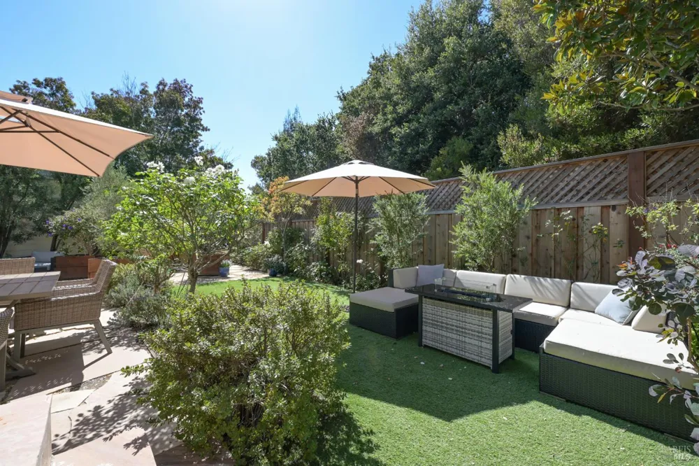 68 Cross Creek Place Larkspur, CA 94939