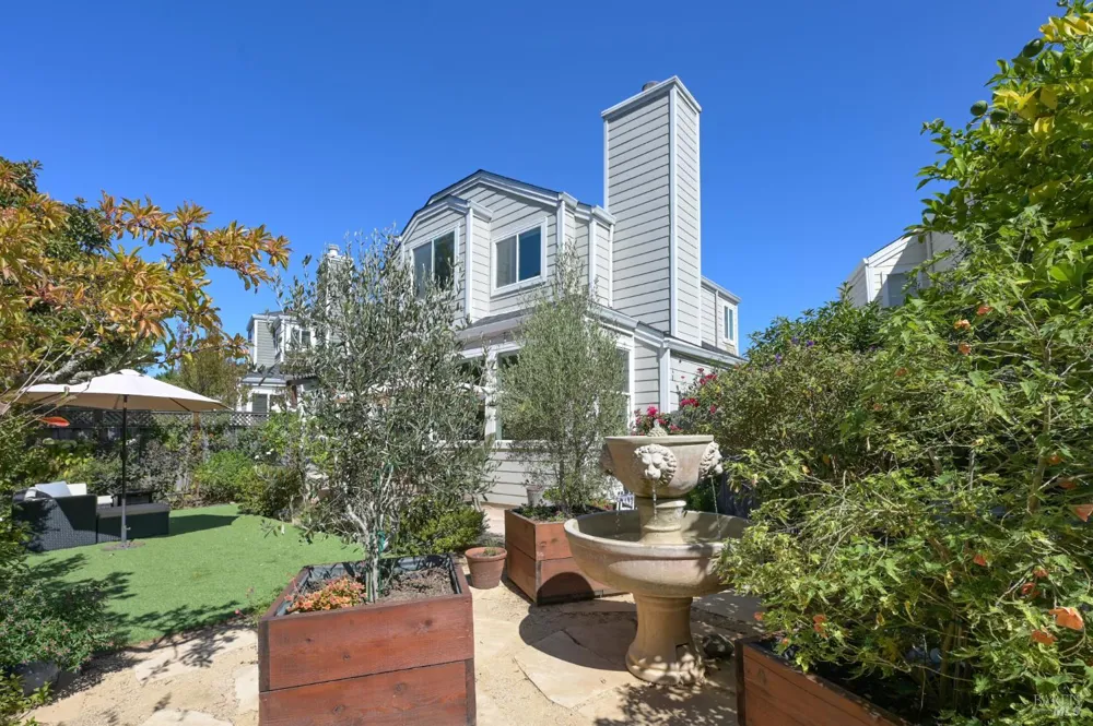 68 Cross Creek Place Larkspur, CA 94939