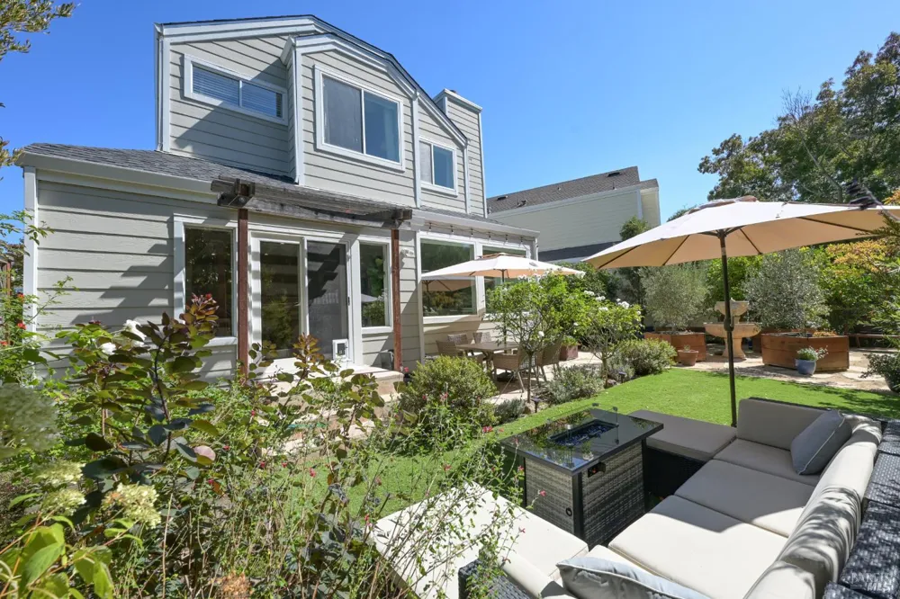 68 Cross Creek Place Larkspur, CA 94939