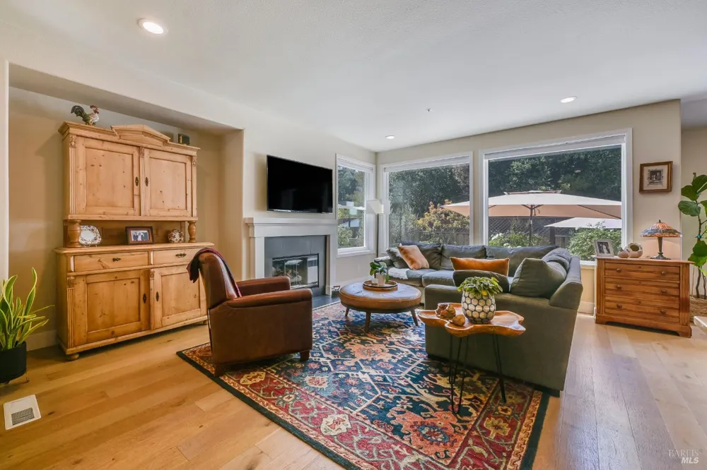 68 Cross Creek Place Larkspur, CA 94939