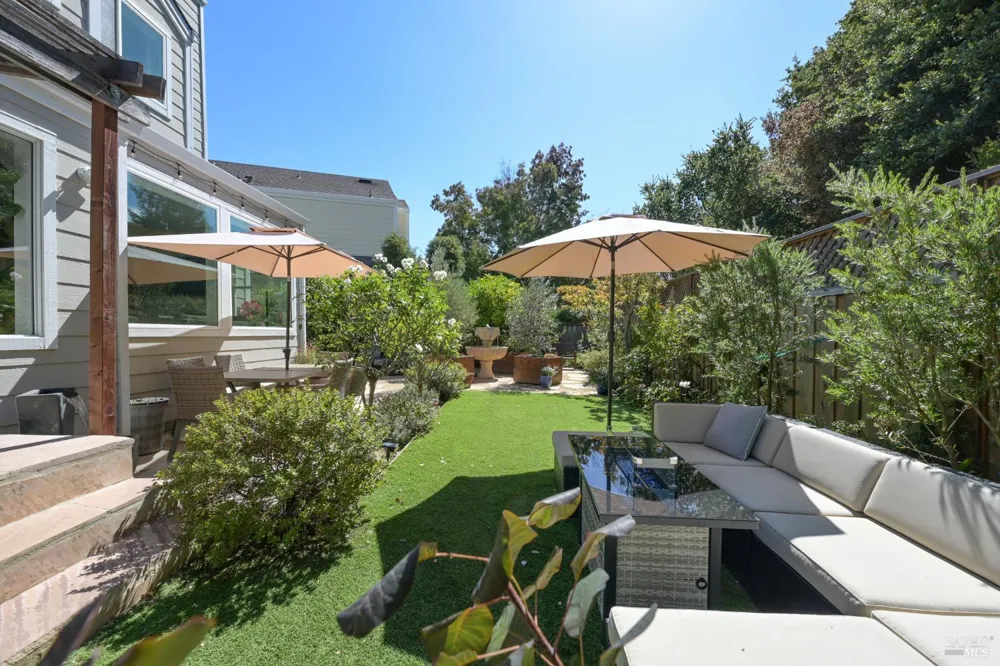 68 Cross Creek Place Larkspur, CA 94939