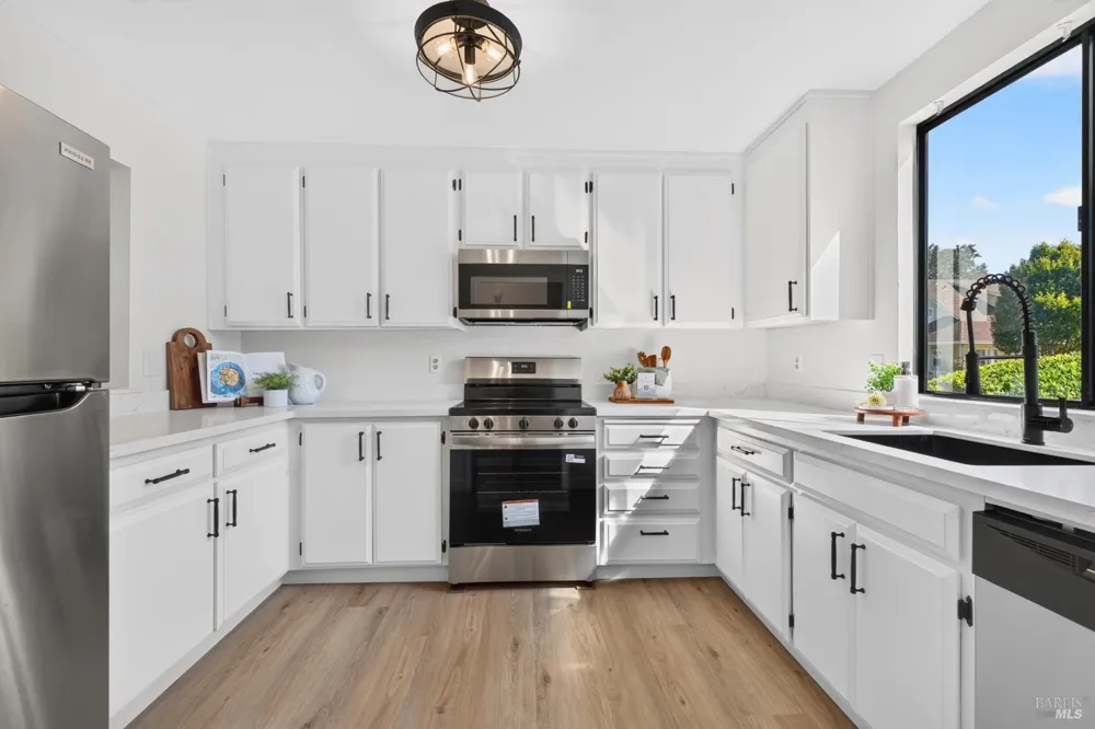 881 W Second Street Sonoma, CA 95476