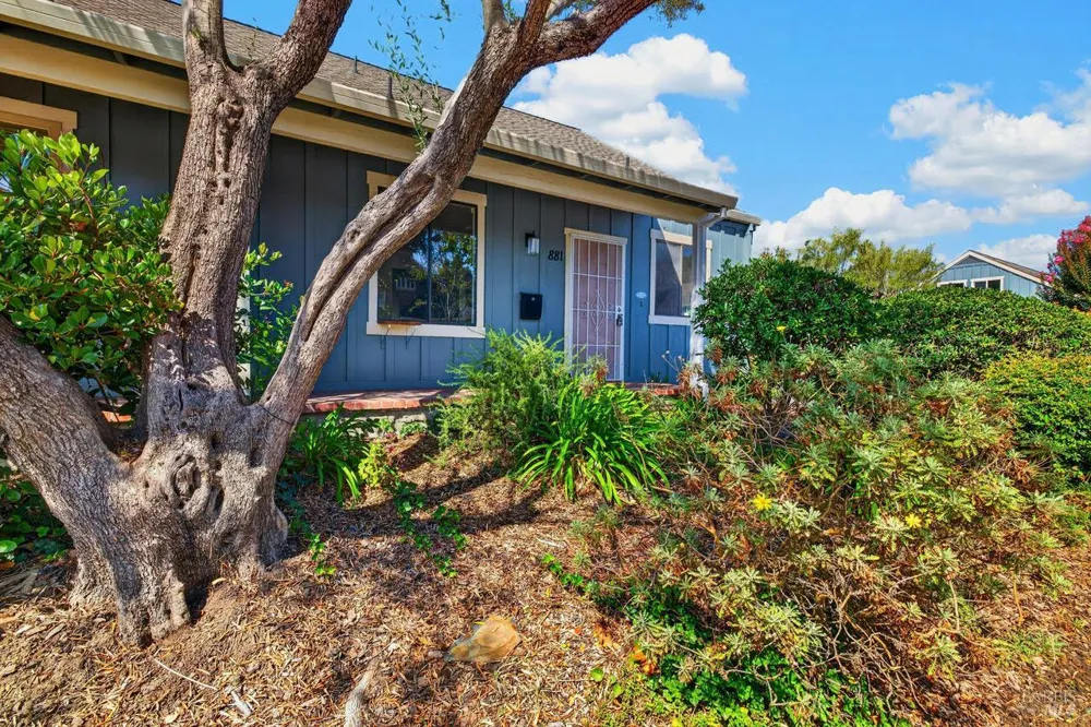 881 W Second Street Sonoma, CA 95476