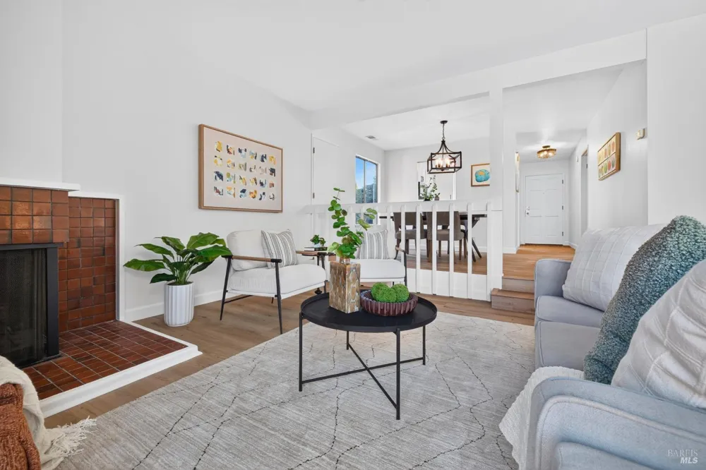 881 W Second Street Sonoma, CA 95476