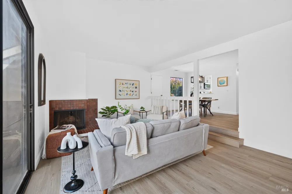 881 W Second Street Sonoma, CA 95476