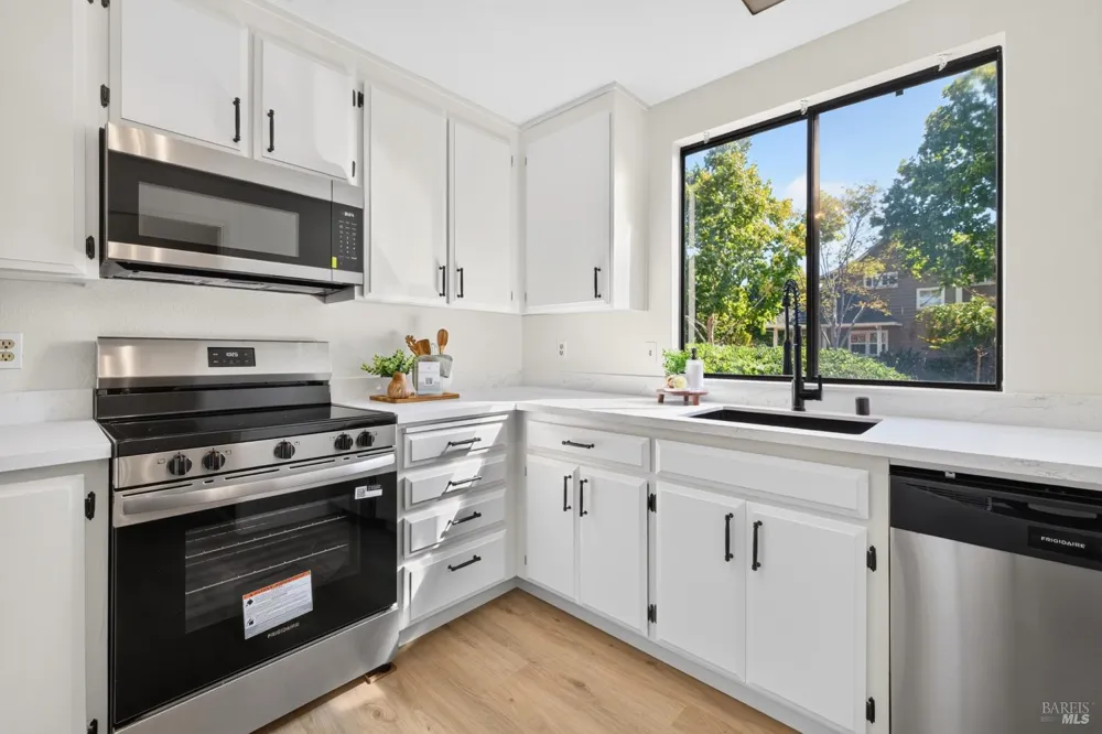 881 W Second Street Sonoma, CA 95476