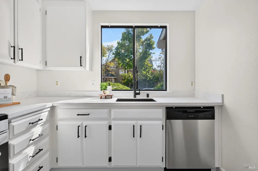 881 W Second Street Sonoma, CA 95476