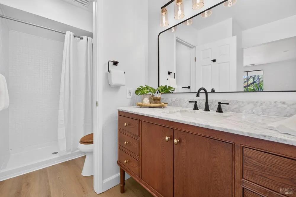 881 W Second Street Sonoma, CA 95476