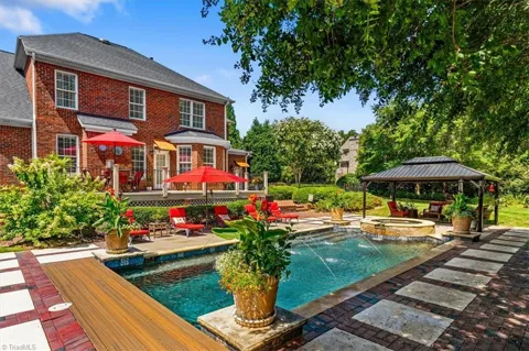 8404 Oakchester Court