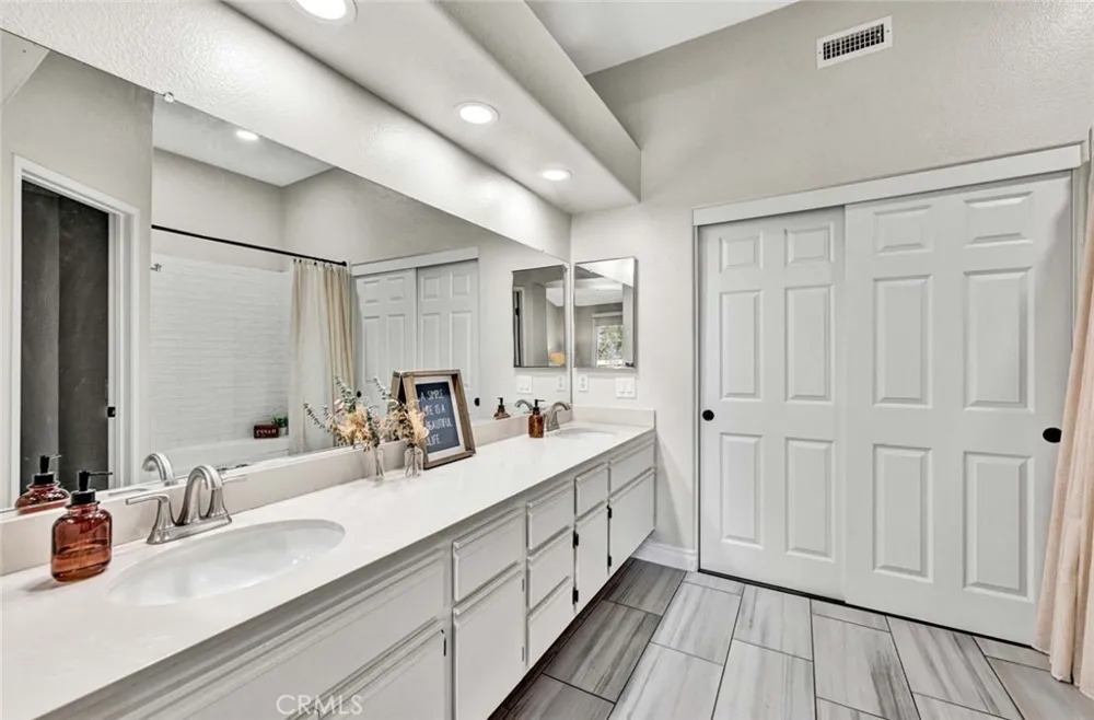 7999 E Viewrim Anaheim Hills, CA 92808