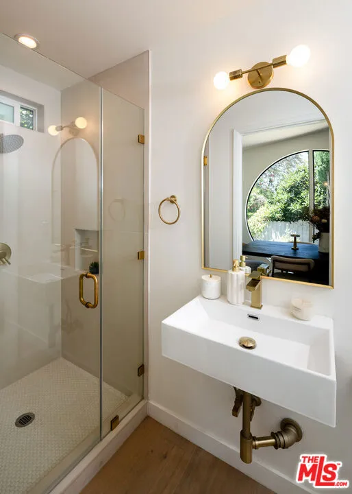 6014 Delphi Street Los Angeles, CA 90042