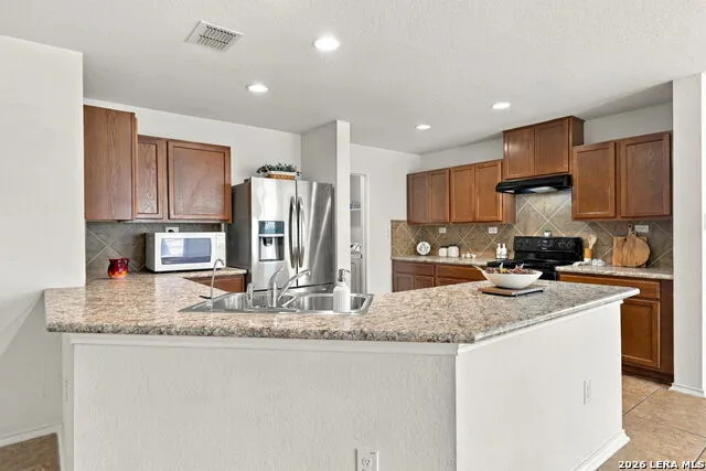 8922 VICTORIA LK San Antonio, TX 78224