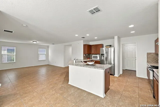 8922 VICTORIA LK San Antonio, TX 78224