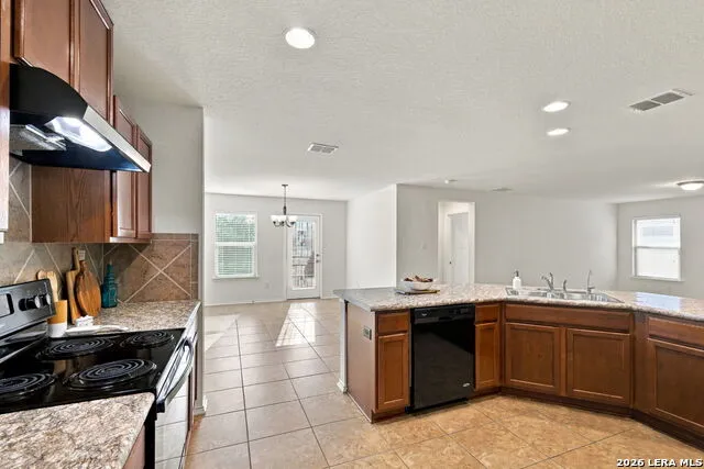 8922 VICTORIA LK San Antonio, TX 78224