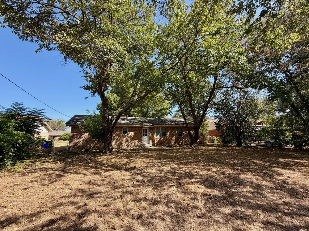 5916 Bowling Drive Watauga, TX 76148