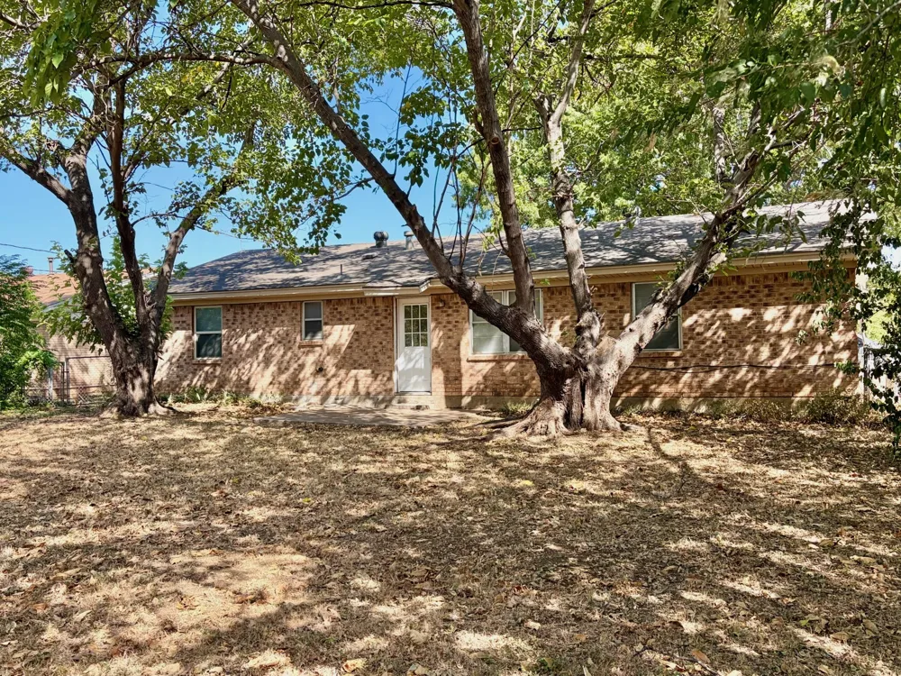 5916 Bowling Drive Watauga, TX 76148