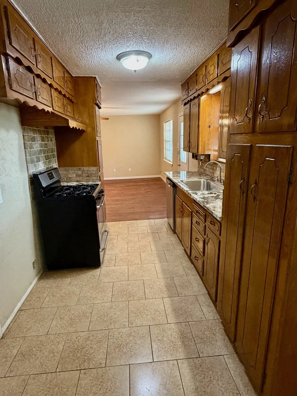 5916 Bowling Drive Watauga, TX 76148