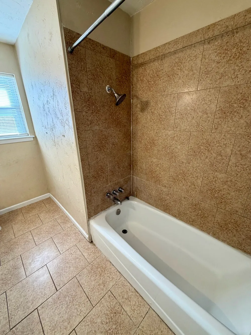 5916 Bowling Drive Watauga, TX 76148