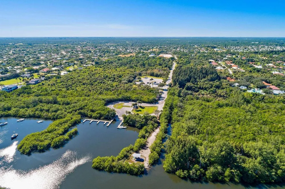 6088 SE CROOKED OAK AVENUE Hobe Sound, FL 33455