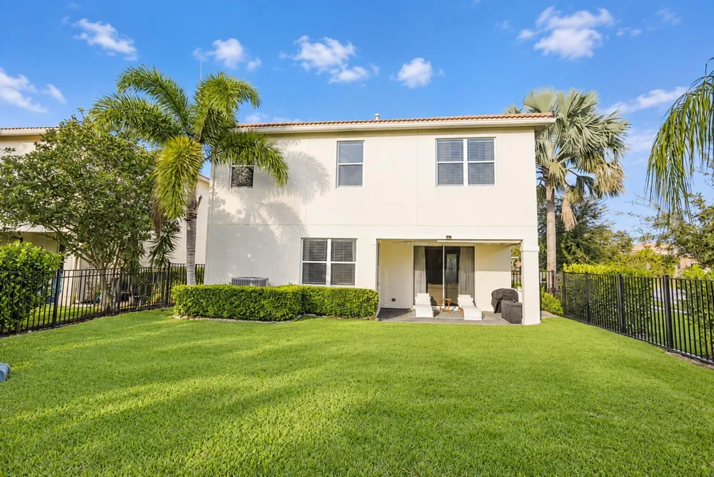 6088 SE CROOKED OAK AVENUE Hobe Sound, FL 33455