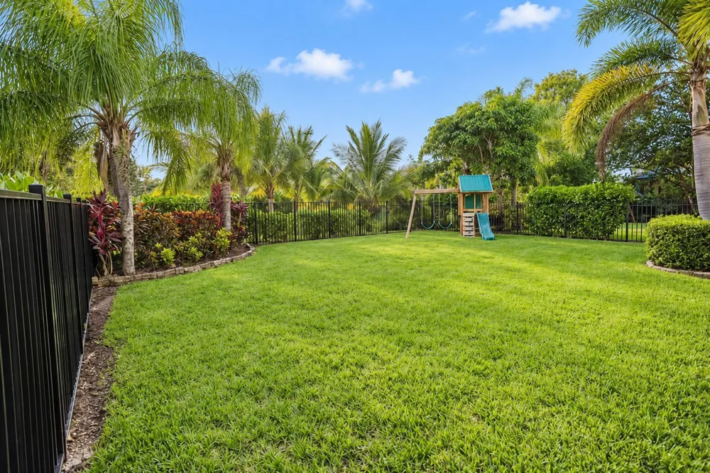 6088 SE CROOKED OAK AVENUE Hobe Sound, FL 33455