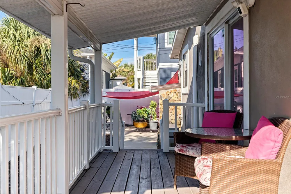 327 25TH STREET S St Petersburg, FL 33712