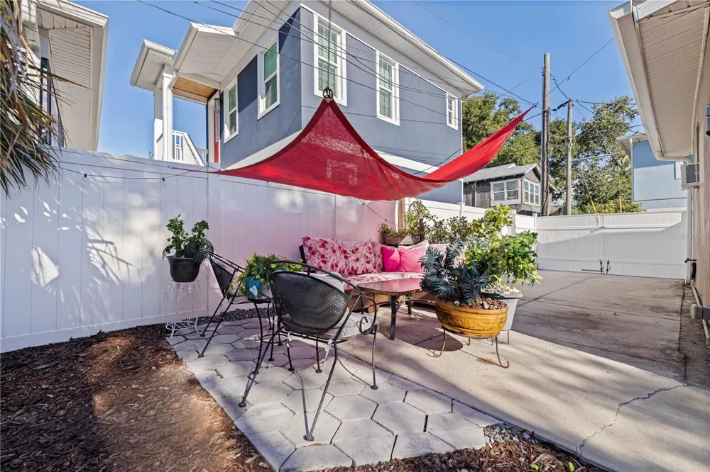 327 25TH STREET S St Petersburg, FL 33712
