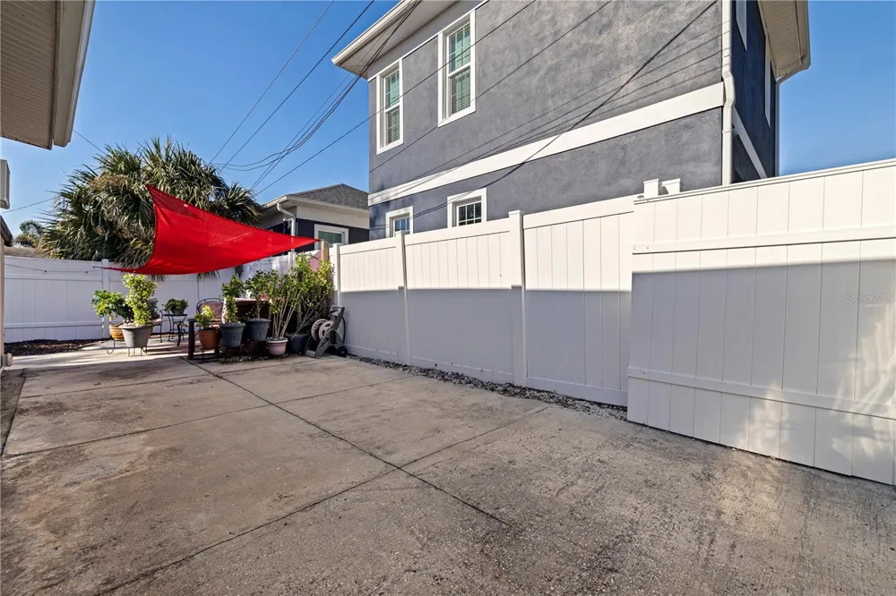 327 25TH STREET S St Petersburg, FL 33712