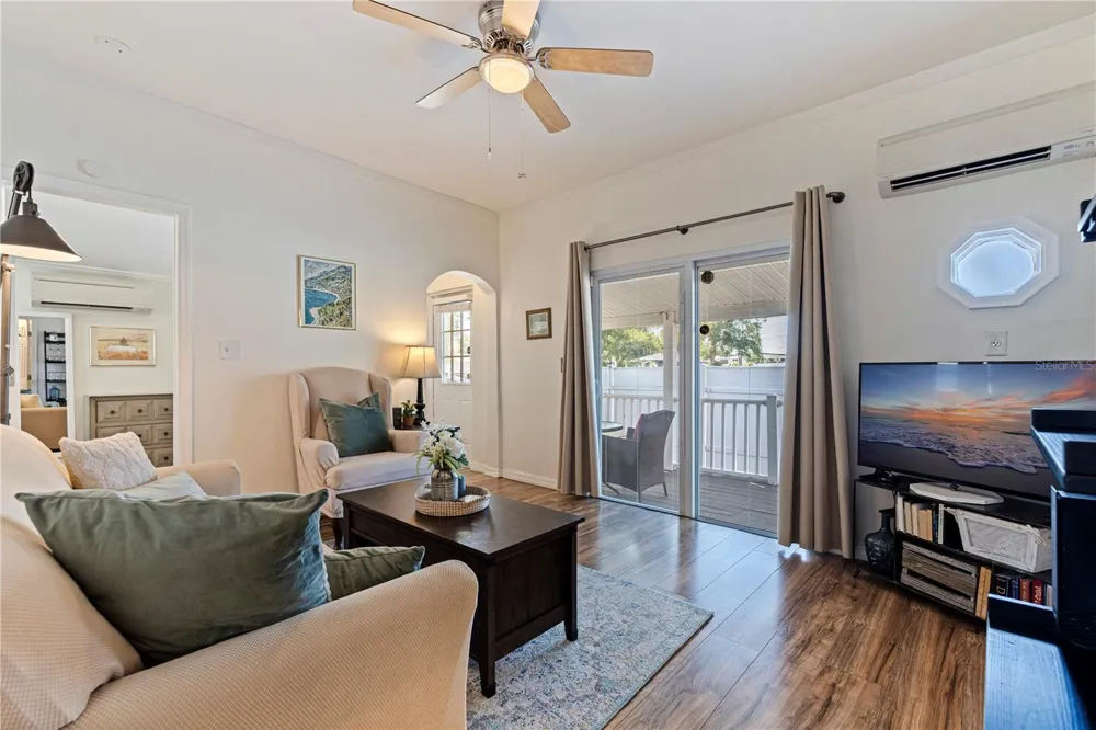 327 25TH STREET S St Petersburg, FL 33712