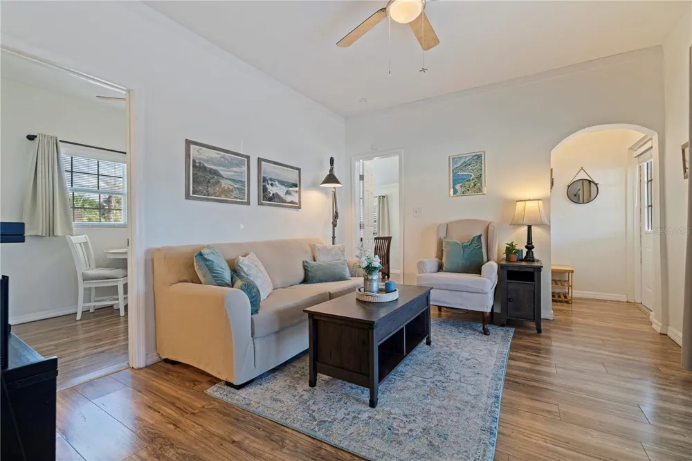 327 25TH STREET S St Petersburg, FL 33712