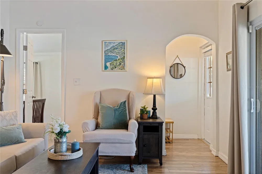 327 25TH STREET S St Petersburg, FL 33712