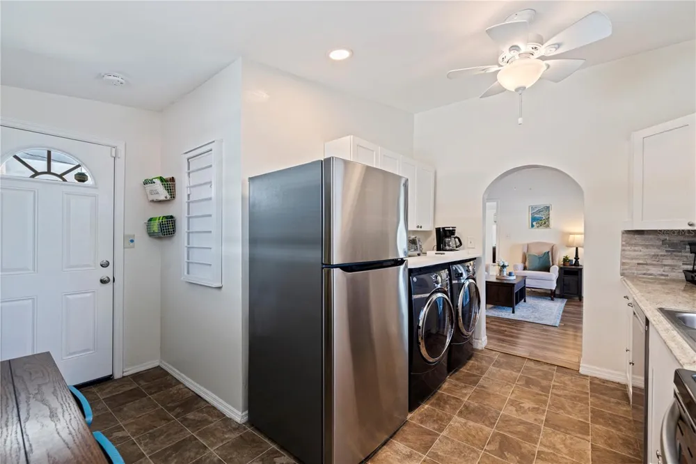 327 25TH STREET S St Petersburg, FL 33712
