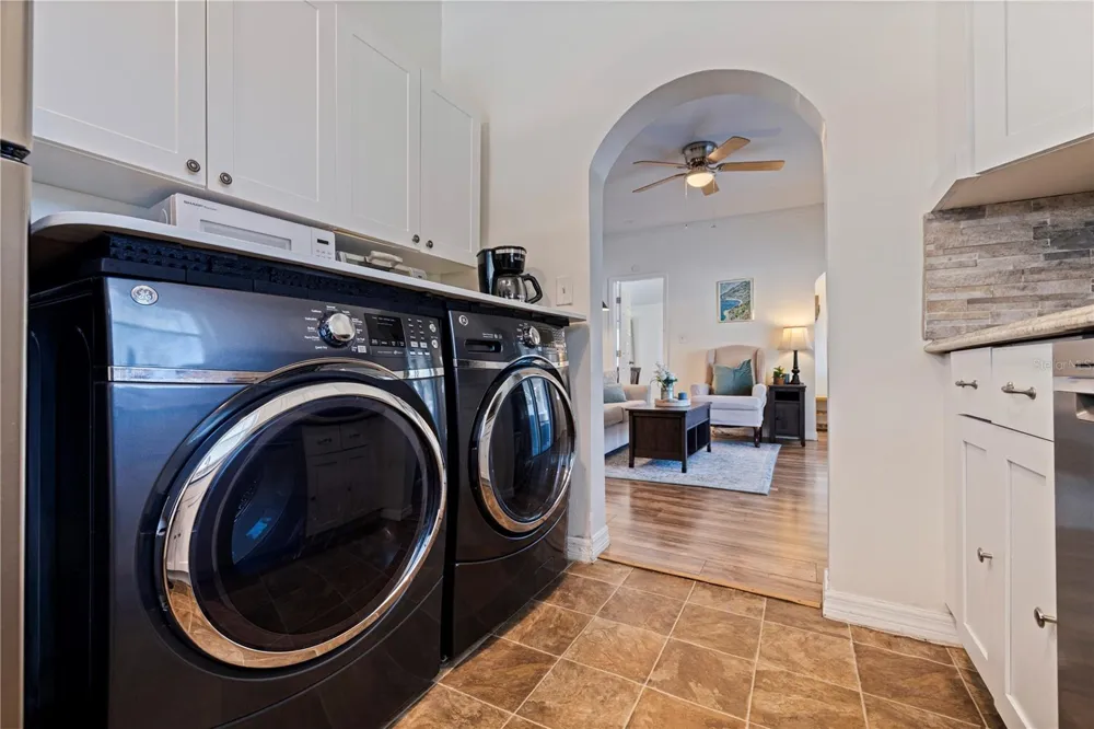 327 25TH STREET S St Petersburg, FL 33712